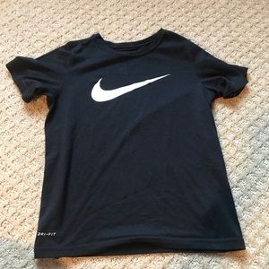 kids black nike shirt sleeve